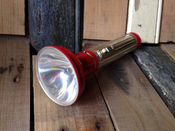 Artas Focus red metal flashlight 1970 Germany - Image 4