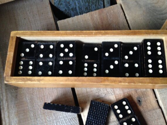 Black wooden dominoes 1950's wooden box - Image 2