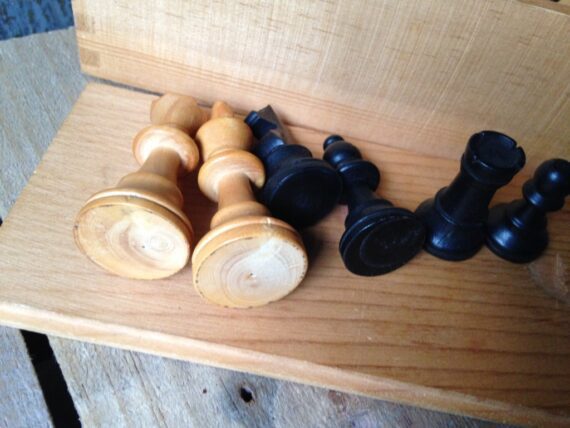 Wooden chess set 1970's in original box - Image 5