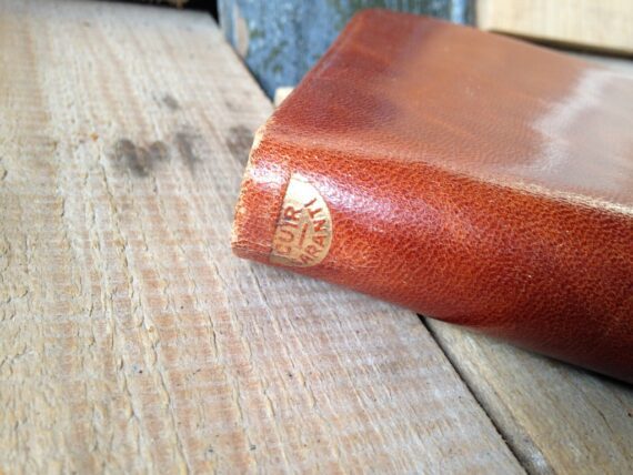 Leather 2 playing card deck holder 1980 France - Image 3