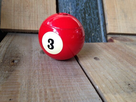 Table lighter red pool ball 1980 - Image 3