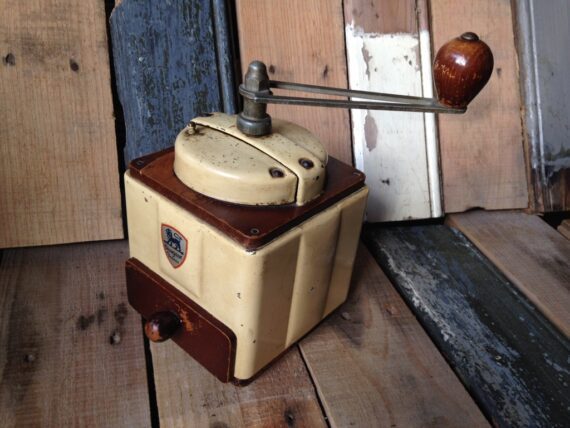 Peugeot Cream coffee grinder 1950 France - Image 2