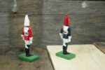 Britains 2x 54mm solid figures Guardsman England 1990 - Image 3