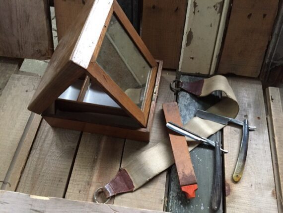 Shaving box with Straight razors and strops 1920 Holland - Image 7
