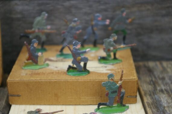 Kieler group of toy soldiers 30mm flats Germany 1940 box - Image 4