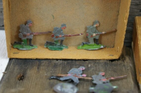 Kieler group of toy soldiers 30mm flats Germany 1940 box - Image 5