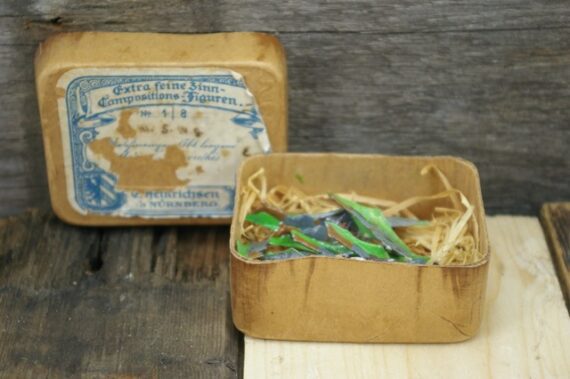 Heinrichsen group of toy soldiers 30mm flats Germany 1940 box - Image 4