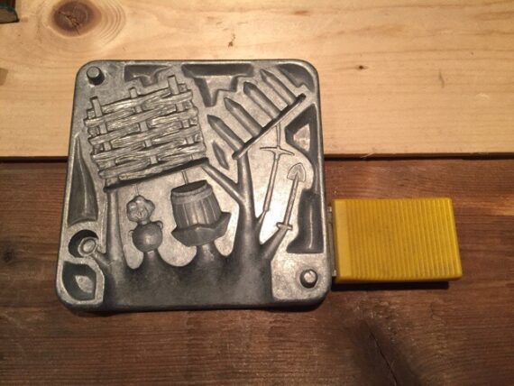 Meisterzinn mould 1009 large 40mm battlefield accessories Germany 1970 - Image 5