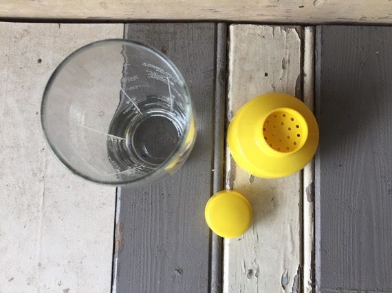 Cocktail shaker yellow bar man tool 1966 Italy - Image 3