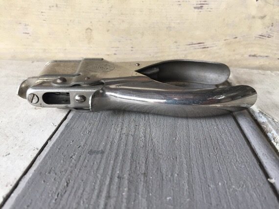 Bump paper fastner paperless stapler 1920 USA - Image 2