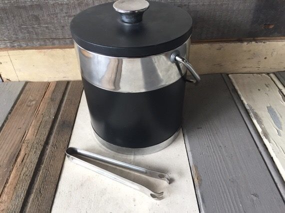 Ice bucket and grabber bar man tool 1980 Japan - Image 3