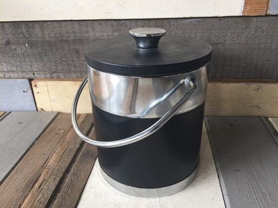 Ice bucket and grabber bar man tool 1980 Japan - Image 2