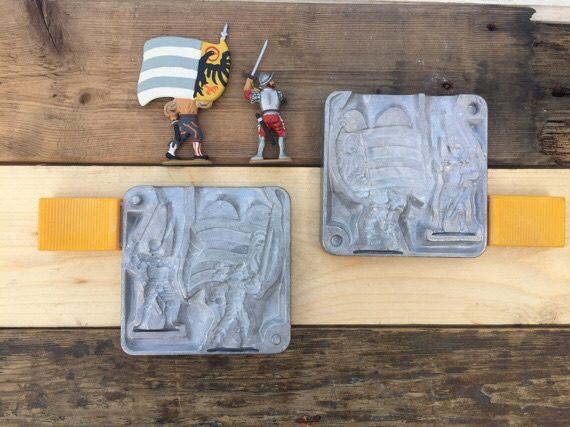 Meisterzinn mold 1303 double flag barer knight Germany 1980 - Image 3