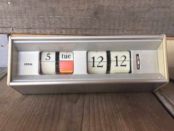 Copal 601 day date flip clock space age 1970 Japan - Image 5