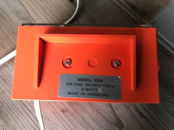 Safari 3700 space age orange flip alarm clock 1970 Hong Kong - Image 8