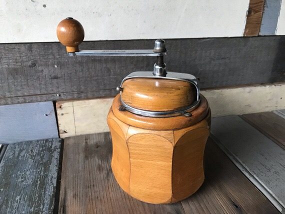PeDe 851 Dienes 8 sided curved wood coffee grinder Holland 1940 - Image 4