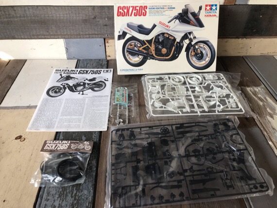 Tamiya Suzuki GSX750S Katana 34 model kit 1991 Japan - Image 5