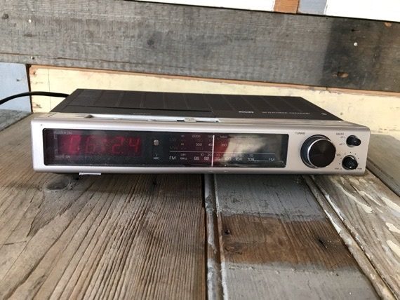 Philips 590 electronic clockradio red LED design alarm 1980 Holland - Image 5