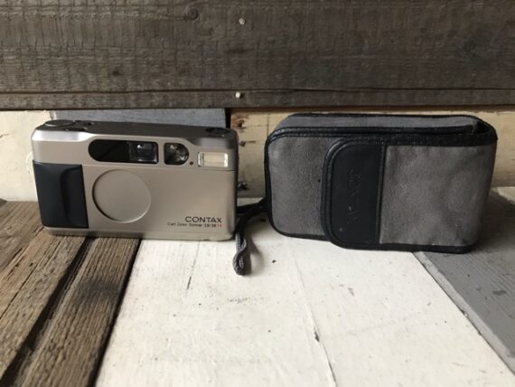 Contax T2 camera 35mm compact in case 1990 Japan