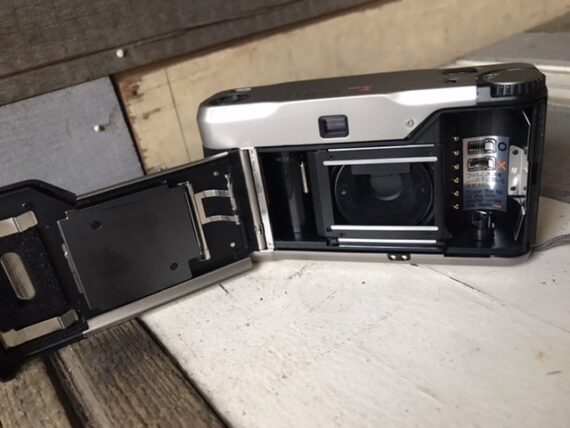 Contax T2 camera 35mm compact in case 1990 Japan - Image 2