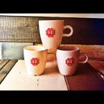 Here is set of 3 genuine ceramic 125ml coffee cups made in the Netherlands for Douwe Egberts Coffee aka DE in the 1990's. Beautiful red badge on front and in good condition with small signs of use or age. They are marked on the bottom with MOSA - (Dutch ceramic company) and designed by Nikolai Carels, made in the 1990's. See the attached Youtube video on a 2004 Douwe Egberts commercial for espresso and cups.