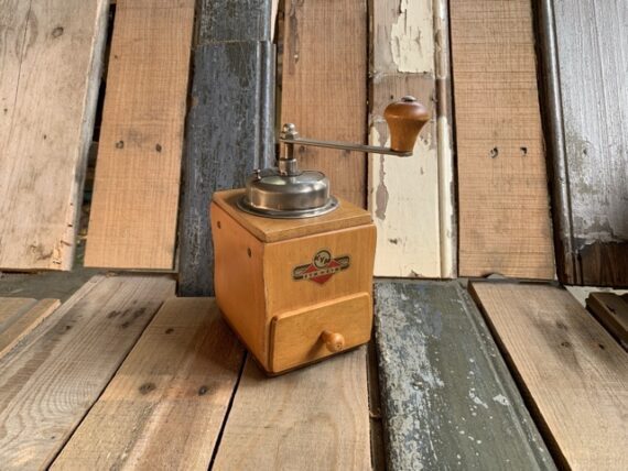 KYM C123 curved smaller coffee grinder Germany 1940 - Image 3