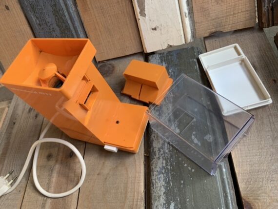 Mellert M11 electric coffee grinder orange 1970 Germany - Image 2