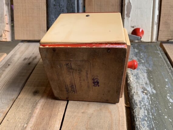 KYM 9339 square red white Coffee grinder Germany 1950 - Image 2