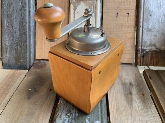 KYM C123 curved smaller coffee grinder Germany 1940 - Image 6