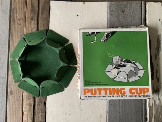 Metal putting cup golf sport practice item boxed 1970 England - Image 4
