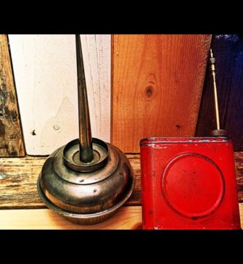 Small Oil squirt cans 2x metal tool 1950 England