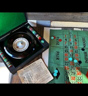 K&C bakelite roulette set wood box chips field 1950 England