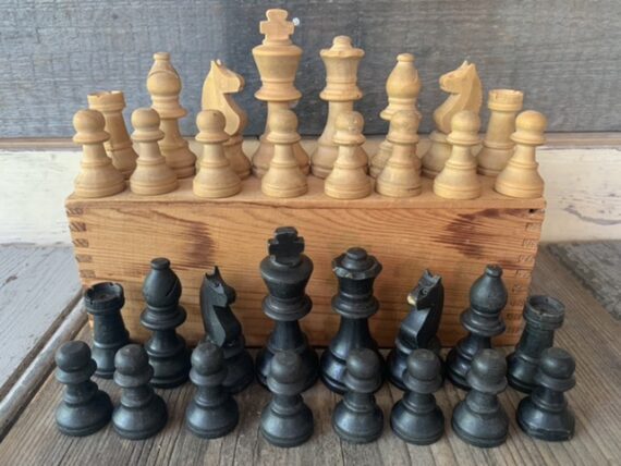 Chess set Staunton type wood in box 1950 Netherlands