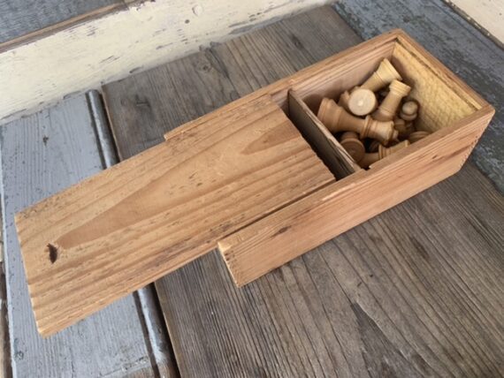 Chess set Staunton type wood in box 1950 Netherlands