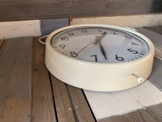 Van Doorn electric medium size class room clock 1975 Holland - Image 7