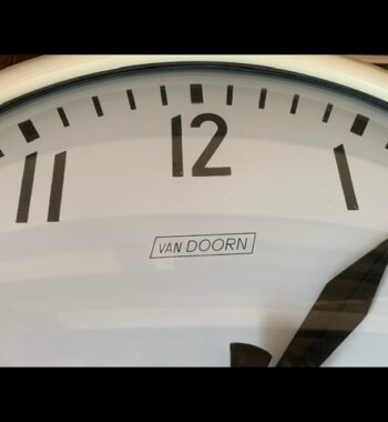 Van Doorn electric class room clock 1975, made in Holland - Dutch industrial design