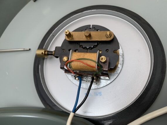 Van Doorn electric medium size class room clock 1975 Holland - Image 2