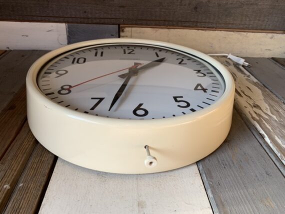 Van Doorn electric medium size class room clock 1975 Holland - Image 8