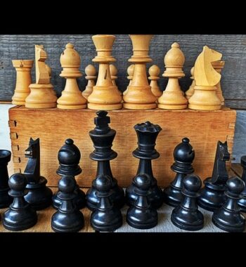 Chess set Staunton hand made wood tournament size France 1950