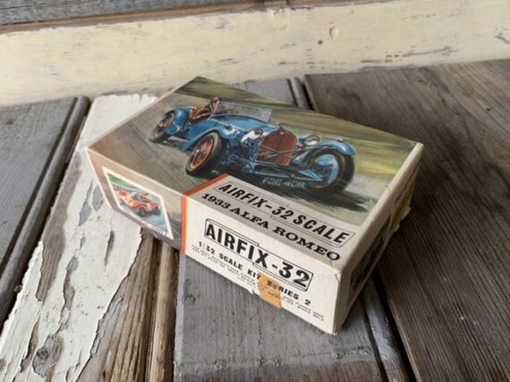 Airfix-32 kit model 1933 Alfa Romeo England 1960 - Image 6