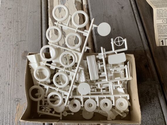 Airfix-32 kit model 1933 Alfa Romeo England 1960 - Image 4