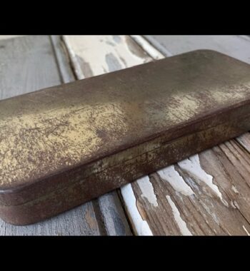 British Army tin case for military goggles 1943 England EIS43