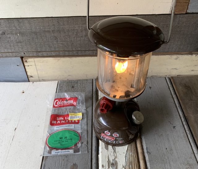 Coleman peak 1 model 222 camping lantern 1983 Canada - Vintage Man 