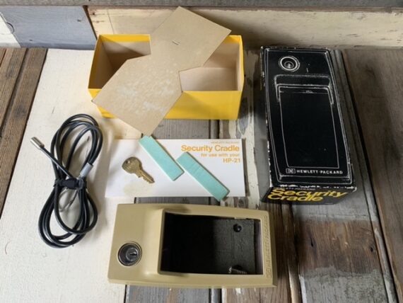 Hewlett Packard security cradle to HP 21 22 25 25C 27 29C Calculator 1970 USA - Image 3