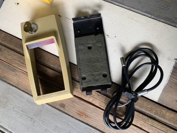 Hewlett Packard security cradle to HP 21 22 25 25C 27 29C Calculator 1970 USA - Image 2
