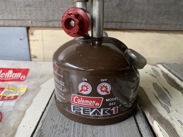 Coleman peak 1 model 222 camping lantern 1983 Canada Coleman peak 1 model 222 camping lantern 1983 Canada