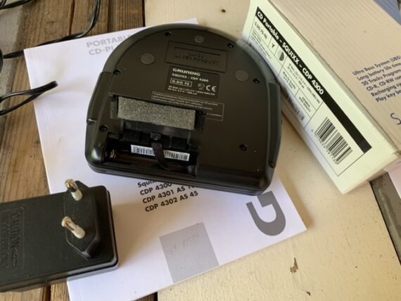 Grundig Squixx CDP 4300 portable CD player 1990 Germany - Image 4
