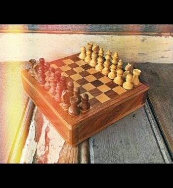 Travel set of wood magnetic chess with board case 1980