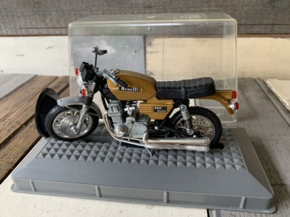 Nacoral Benelli 500 quattro ref 3613 box motorcycle 1:15 model 1970 Spain