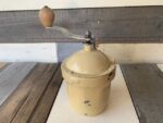Peugeot G1 cream metal coffee grinder 1950 France - Image 6